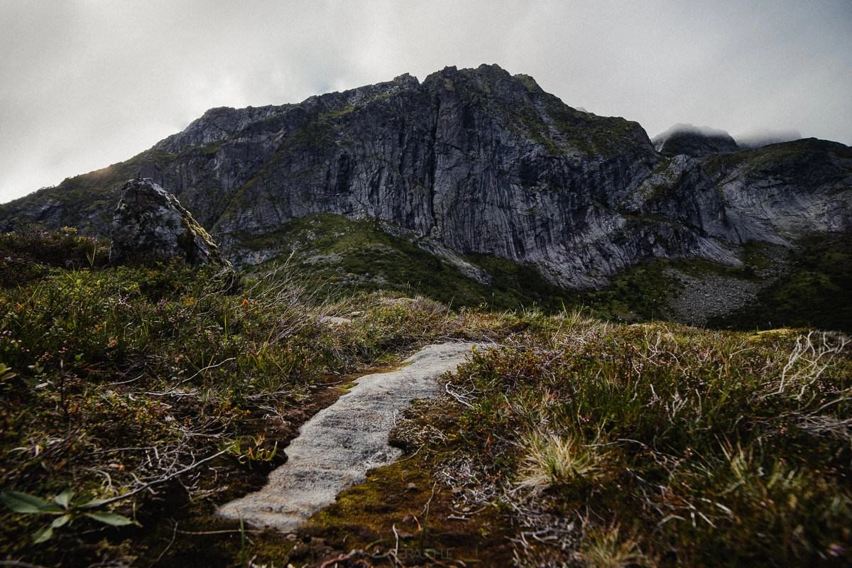 lofoten roadtrip landscape reine 14 - Lofoten - Bergsteigen & Roadtrip