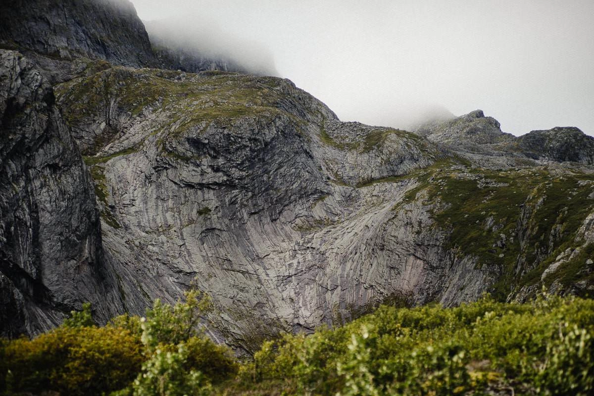 lofoten roadtrip landscape reine 15 - Lofoten - Bergsteigen & Roadtrip