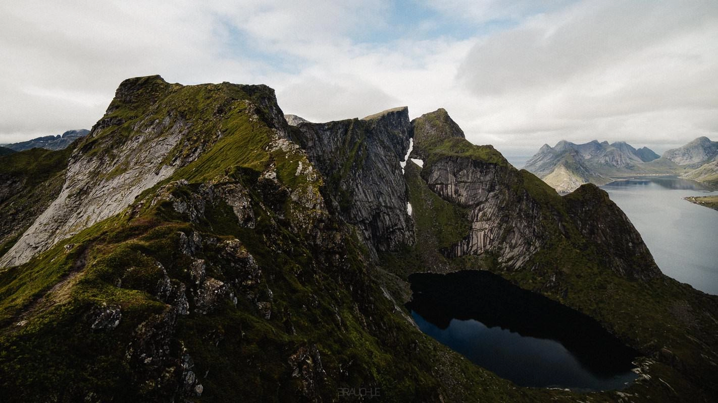 lofoten roadtrip landscape reine 4 - Lofoten - Bergsteigen & Roadtrip