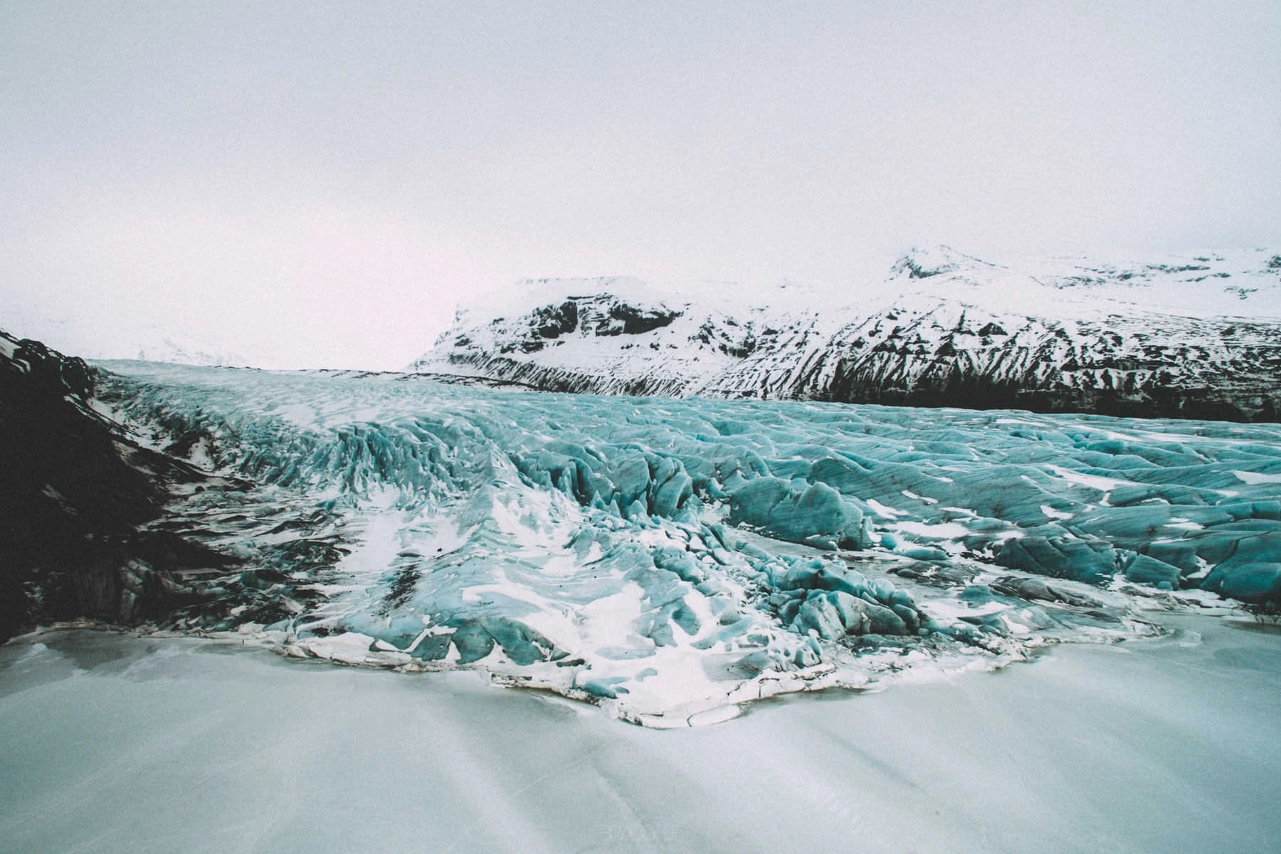 skaftafell glacier drone svinafellsjokul iceland 0001 - Islandia – Tomas aéreas del paisaje glaciar en el Parque Nacional Skaftafell