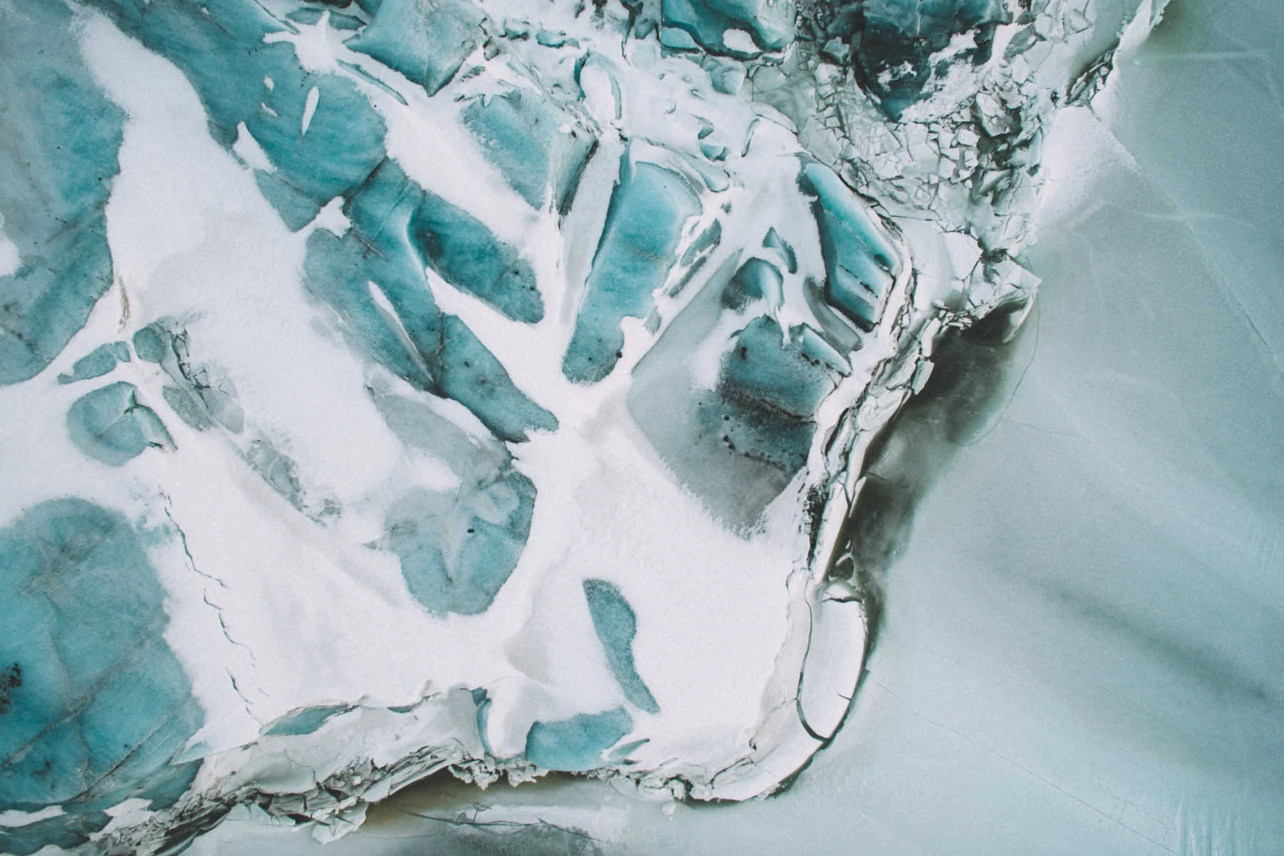 skaftafell glacier drone svinafellsjokul iceland 0002 - Islandia – Tomas aéreas del paisaje glaciar en el Parque Nacional Skaftafell