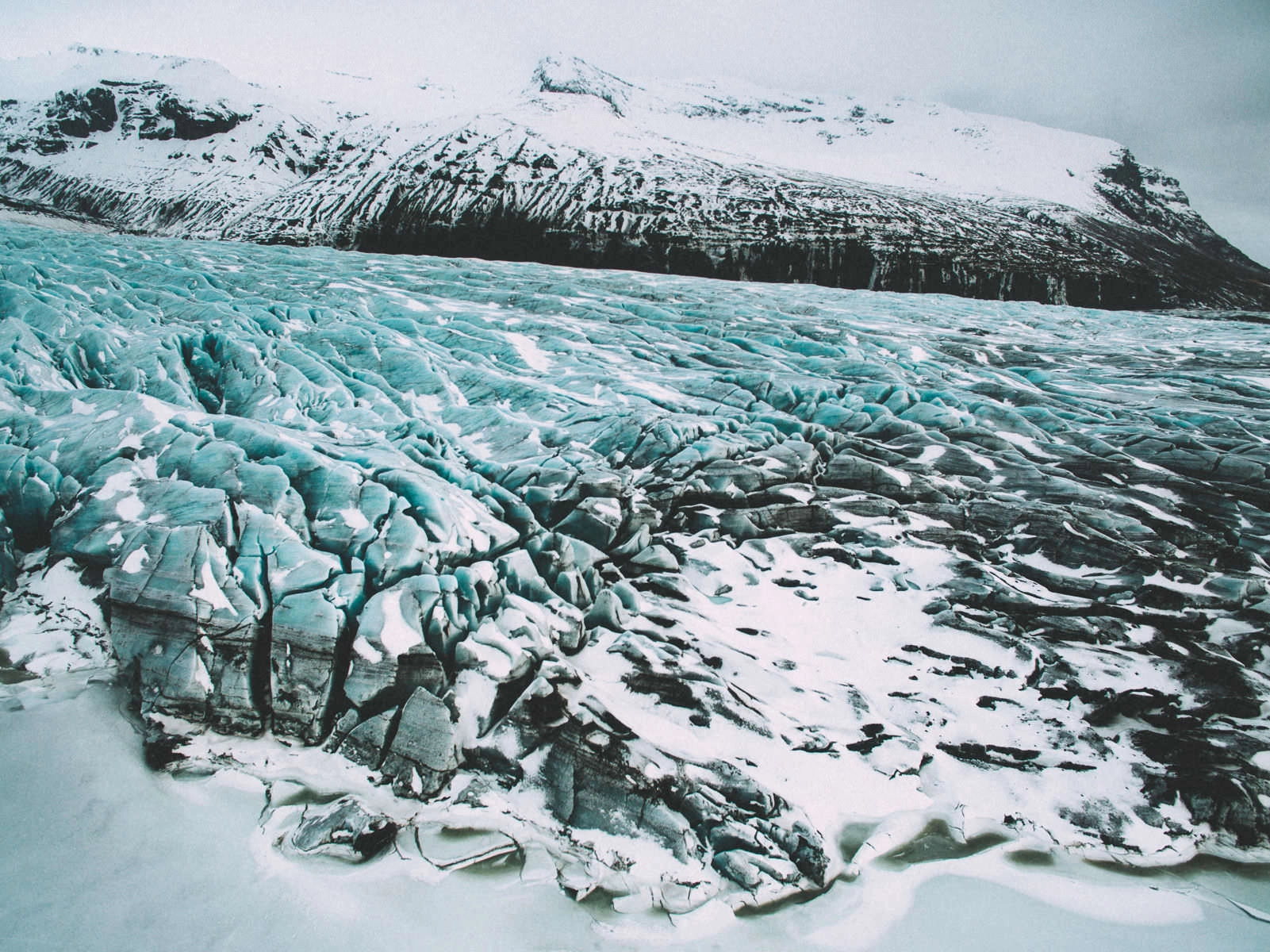 skaftafell glacier drone svinafellsjokul iceland 0009 - Islandia – Tomas aéreas del paisaje glaciar en el Parque Nacional Skaftafell