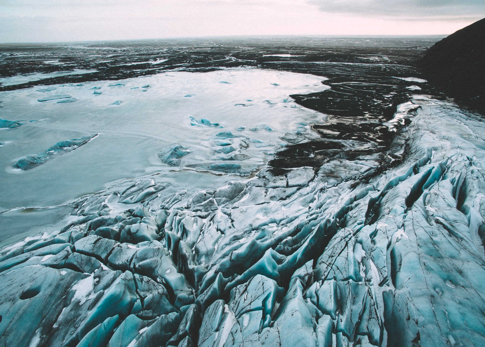 skaftafell glacier drone svinafellsjokul iceland 0018 - Islandia – Tomas aéreas del paisaje glaciar en el Parque Nacional Skaftafell