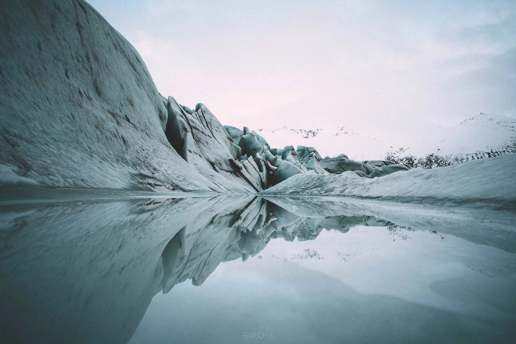 skaftafell glacier drone svinafellsjokul iceland 0025 - Islandia – Tomas aéreas del paisaje glaciar en el Parque Nacional Skaftafell