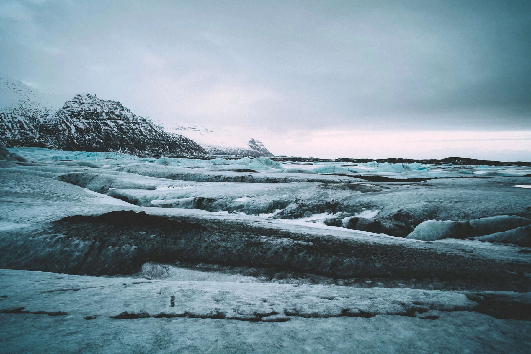 skaftafell glacier drone svinafellsjokul iceland 0026 - Islandia – Tomas aéreas del paisaje glaciar en el Parque Nacional Skaftafell