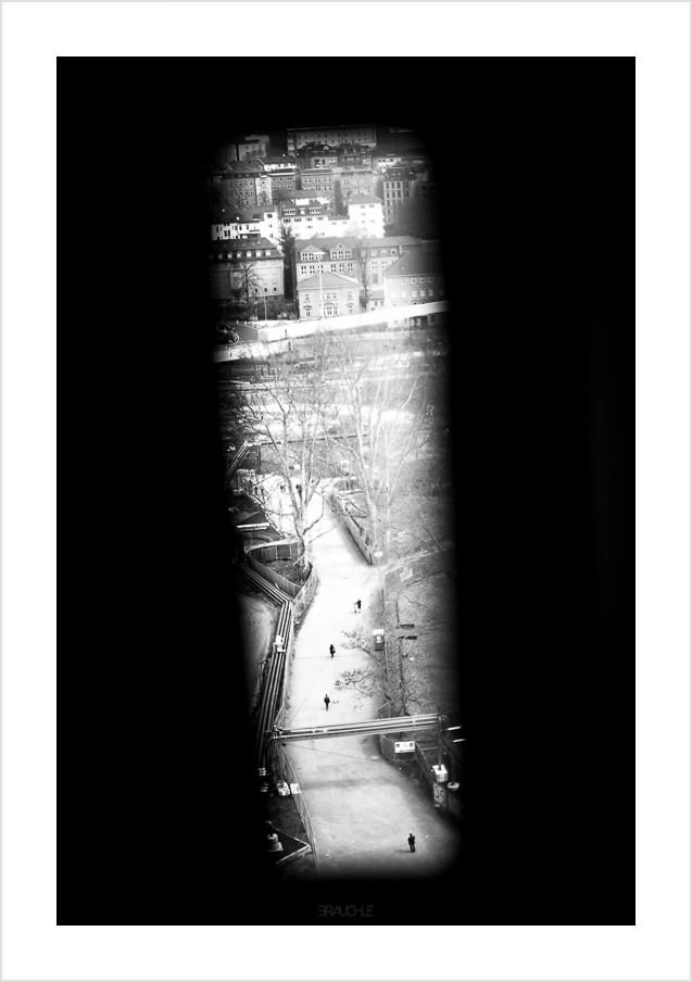 stuttgart zentrum bahnhof streetphotography 12 - Stuttgart in schwarz/weiss