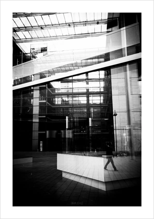 stuttgart zentrum bahnhof streetphotography 3 - Stuttgart in schwarz/weiss