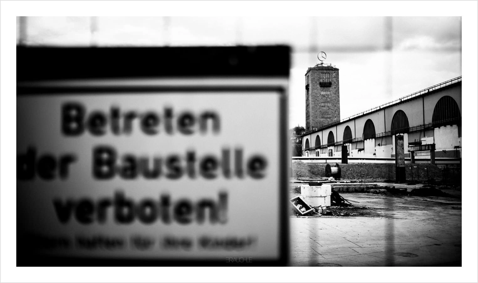 stuttgart zentrum bahnhof streetphotography 7 - Stuttgart in schwarz/weiss