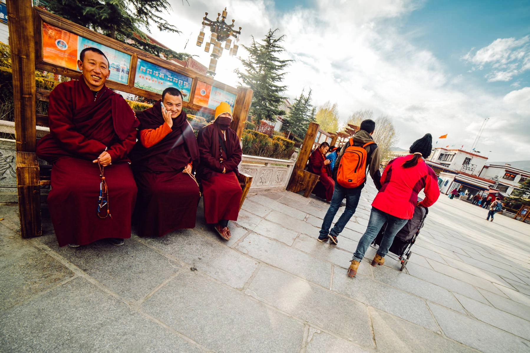 tibet lhasa barkhor street square 0008 - Lhasa – Calle Barkhor