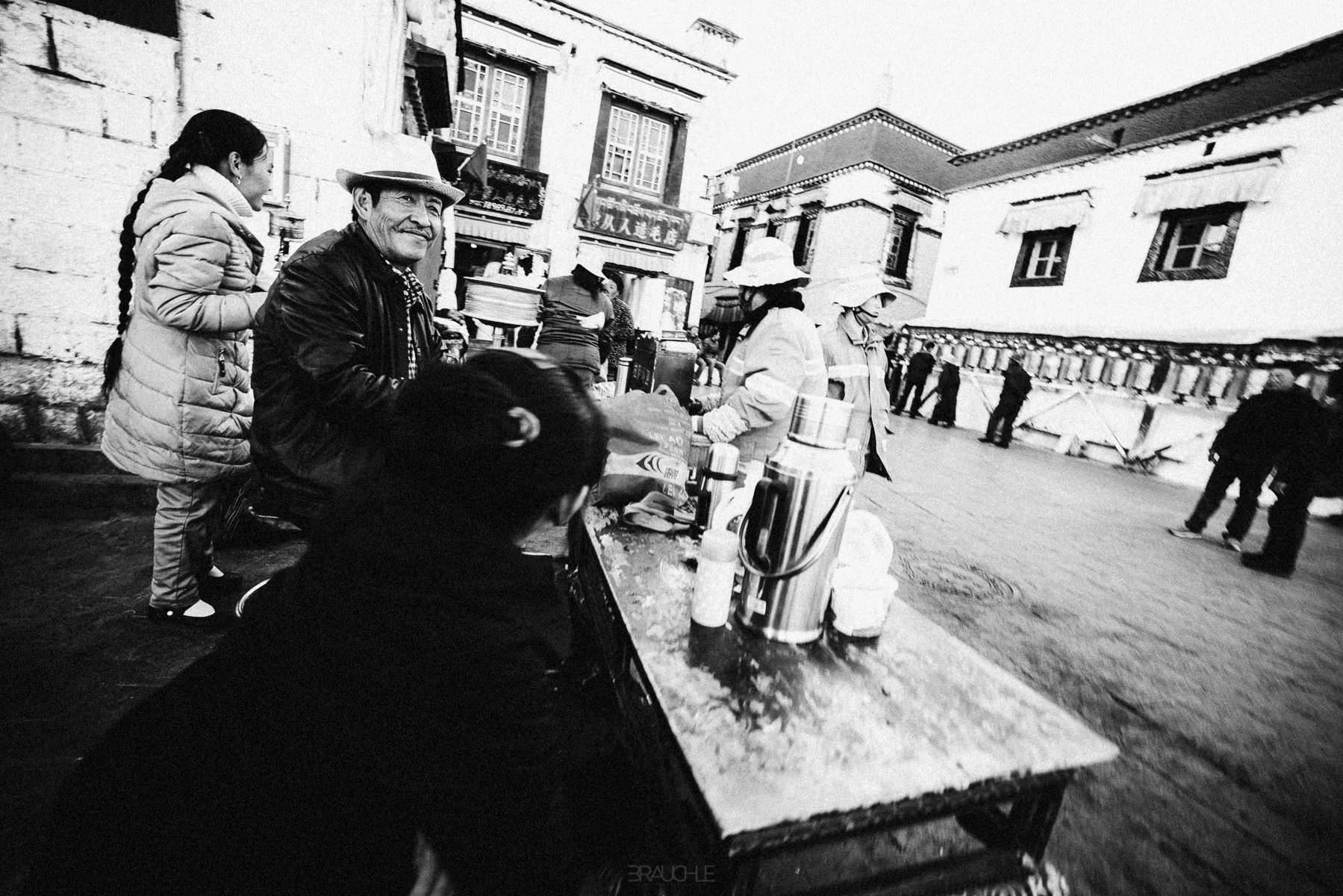 tibet terdung lhasa barkhor square 0011 - Terdom Kloster & Lhasa