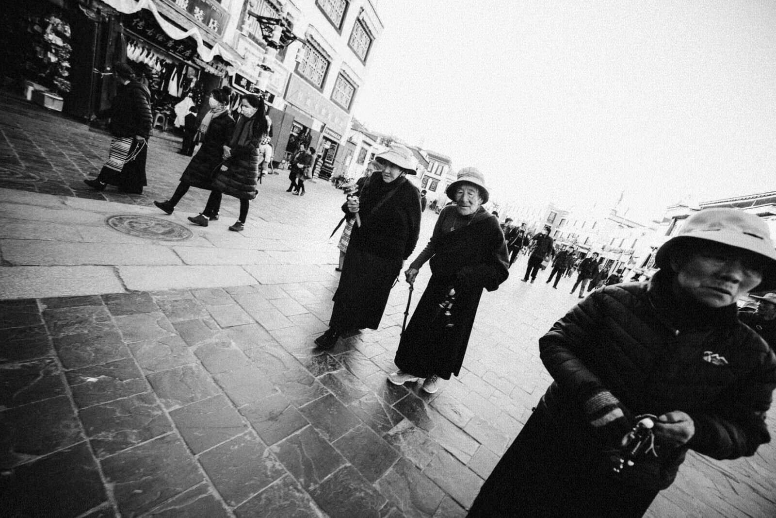 tibet terdung lhasa barkhor square 0021 - Terdom Kloster & Lhasa