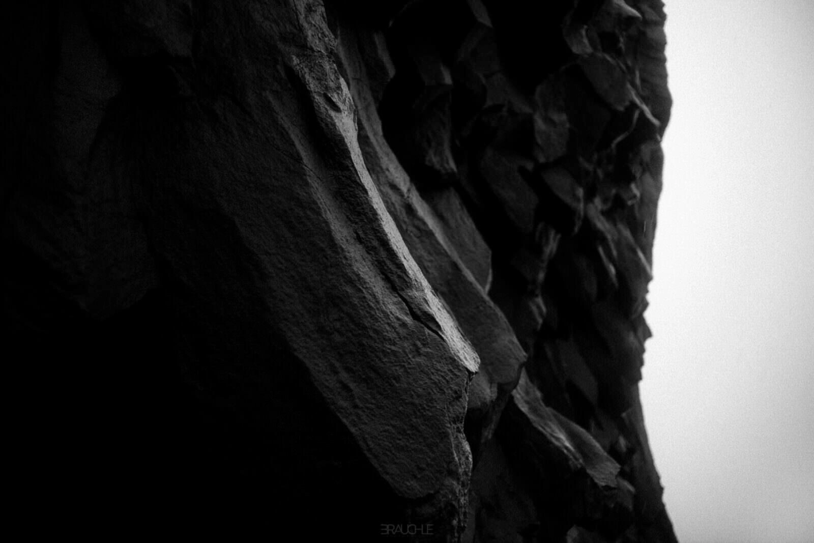 vik dyrholaey black beach iceland 0010 - Island - Basaltfelsen am schwarzen Strand von Dyrholaey